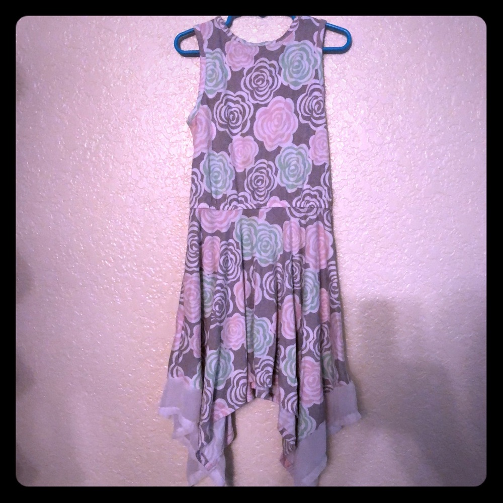 Girls dress six 6.